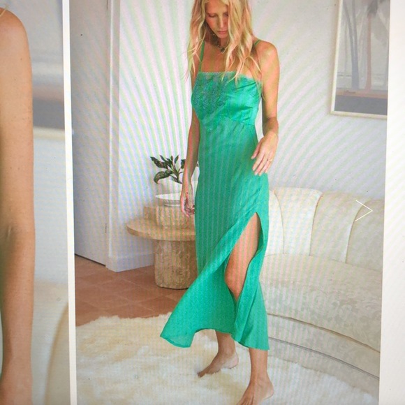 ROMEO AND JULIET DRESS - Picture 2 of 13